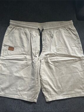 Men's Lightweight Drawstring Hybrid Shorts in Light Beige